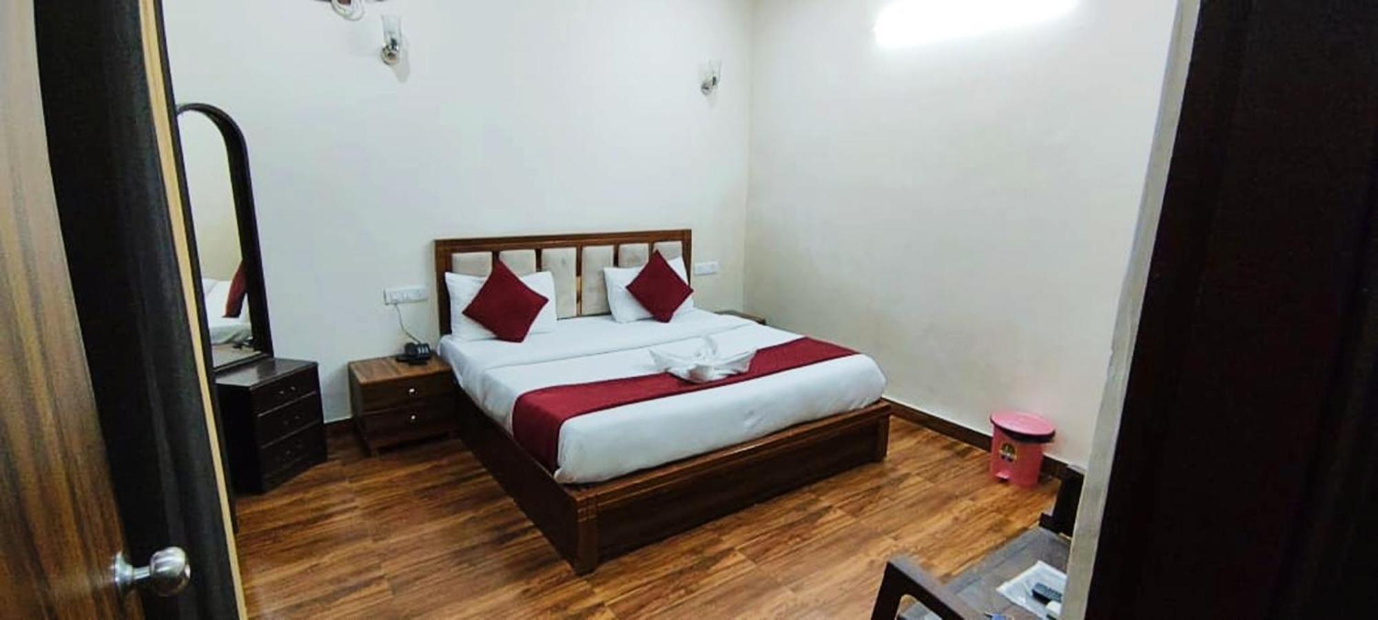 Luxury Rooms In Safdarjung Enclave Near Aiims & Safdarjung Hospital New Delhi Exterior foto